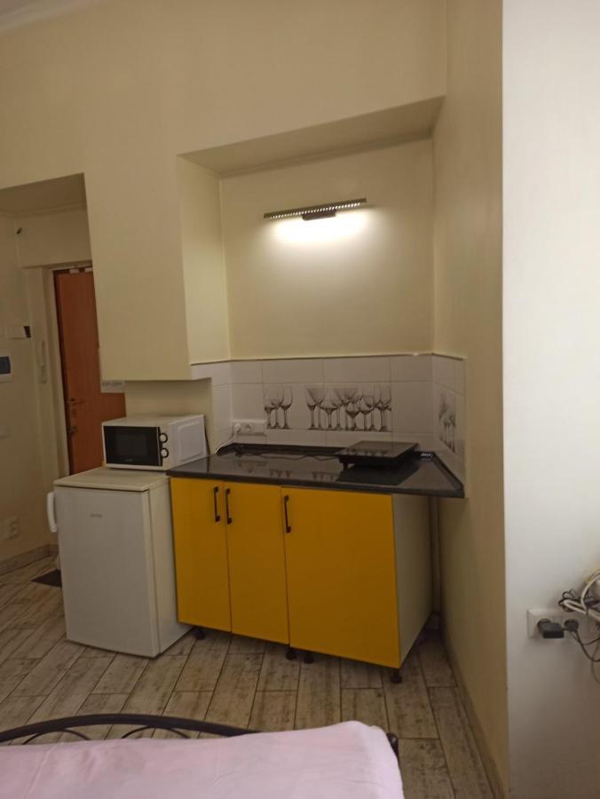 Smart Yellow Apartment-15 Хв Від Жд Вокзалу Lviv Bagian luar foto