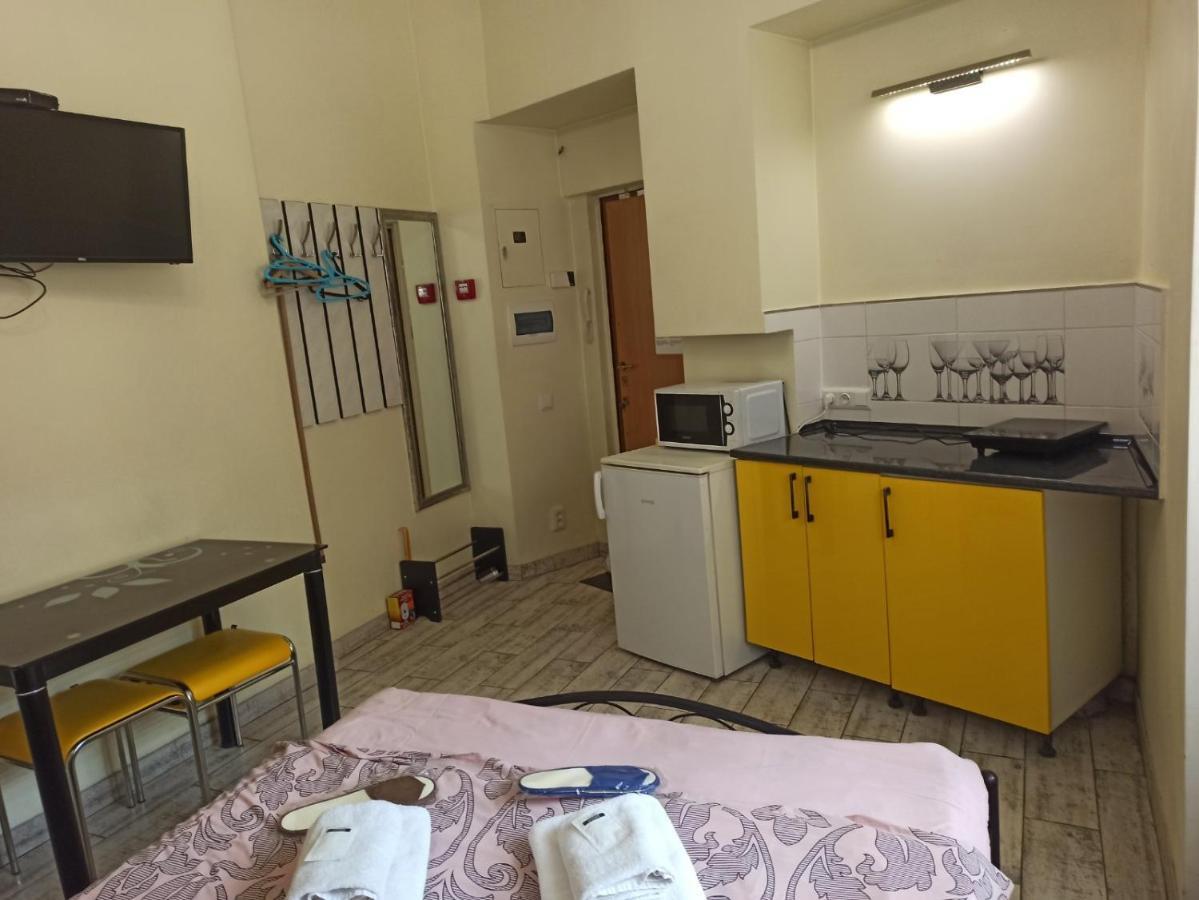 Smart Yellow Apartment-15 Хв Від Жд Вокзалу Lviv Bagian luar foto